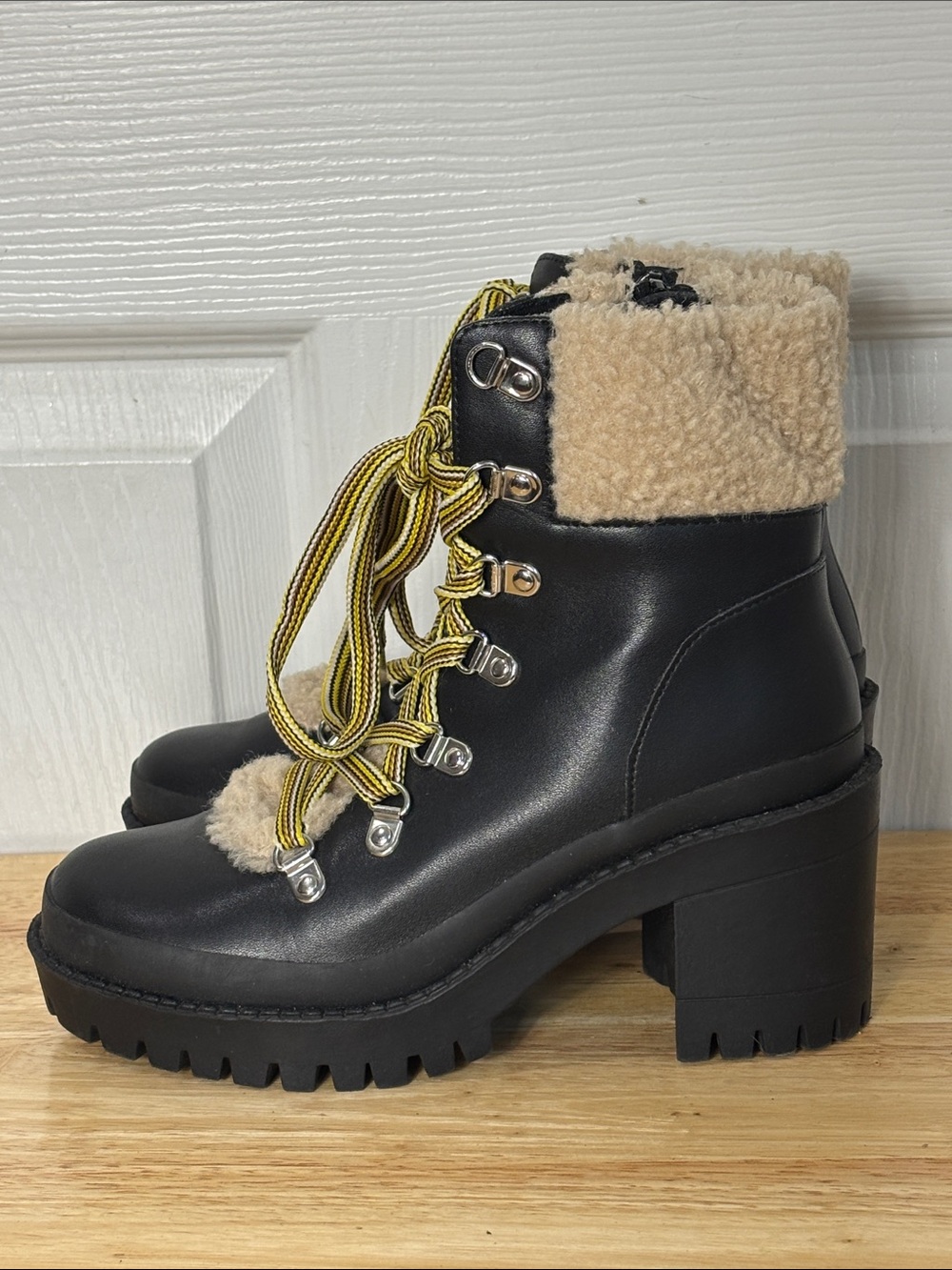 Steve Madden Bundle Up Black Platform Lace-Up Ankle Boots Cream Shearling Size 6